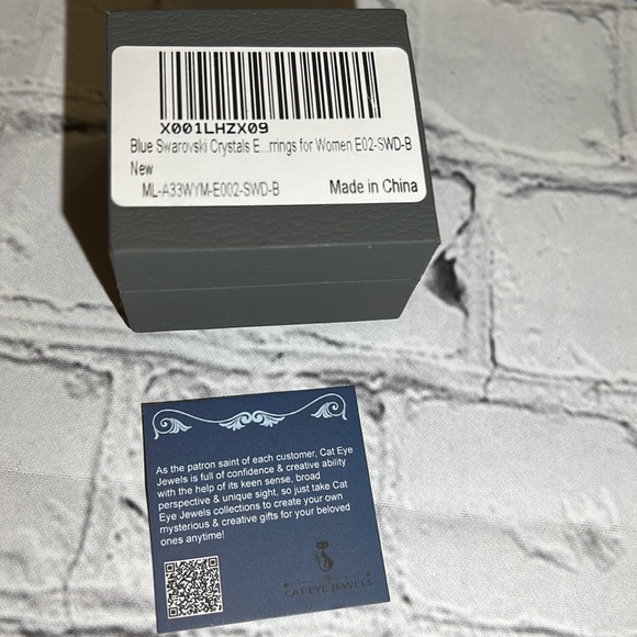 🆕Blue Swarovski Crystal Earrings by Cat Eye Jewels - Picture 15 of 16